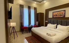 Hotel Woodlark Zirakpur - A Peaceful Stay