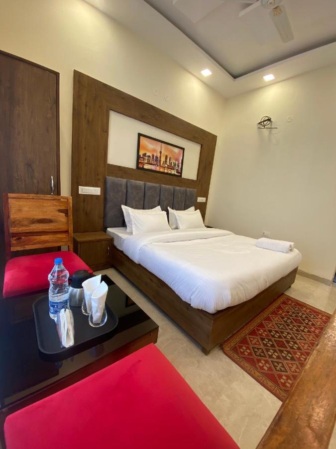 Hotel Woodlark Zirakpur - A Peaceful Stay Exterior photo