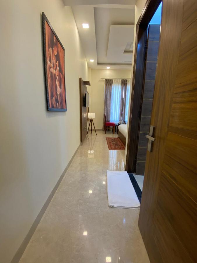 Hotel Woodlark Zirakpur - A Peaceful Stay Exterior photo