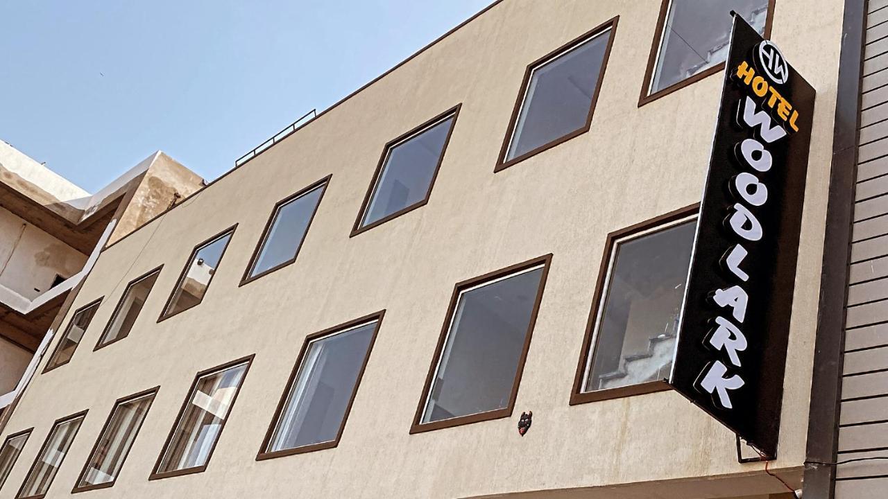 Hotel Woodlark Zirakpur - A Peaceful Stay Exterior photo