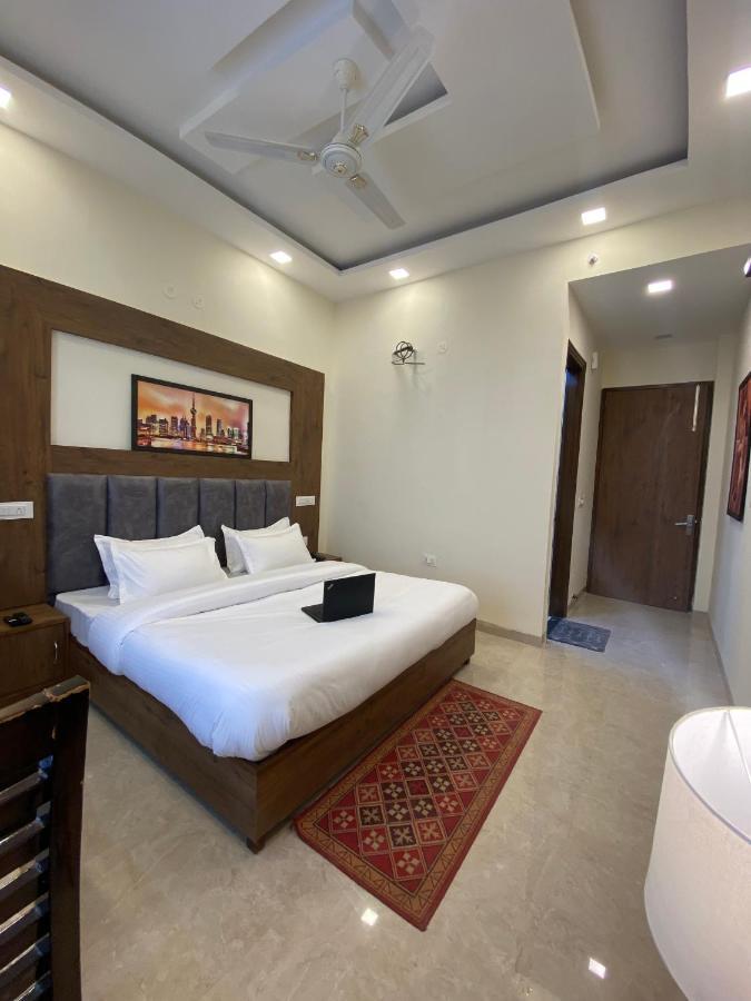 Hotel Woodlark Zirakpur - A Peaceful Stay Exterior photo