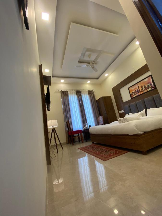 Hotel Woodlark Zirakpur - A Peaceful Stay Exterior photo