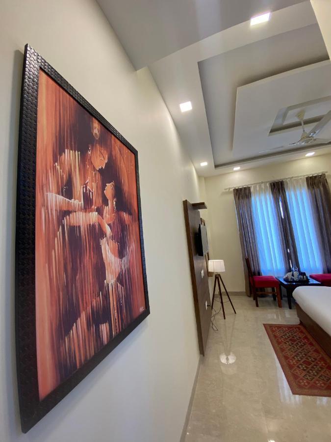 Hotel Woodlark Zirakpur - A Peaceful Stay Exterior photo