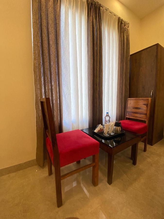Hotel Woodlark Zirakpur - A Peaceful Stay Exterior photo
