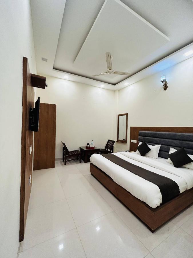 Hotel Woodlark Zirakpur - A Peaceful Stay Exterior photo