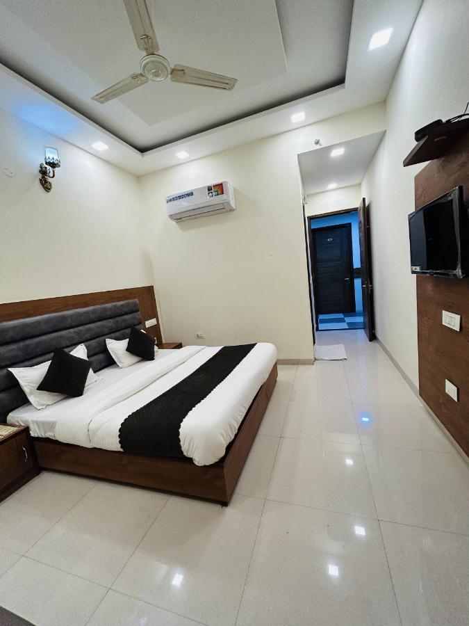 Hotel Woodlark Zirakpur - A Peaceful Stay Exterior photo