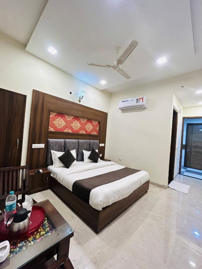 Hotel Woodlark Zirakpur - A Peaceful Stay Exterior photo